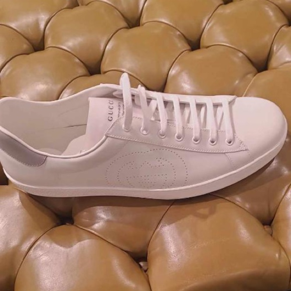 Men’s Gucci white sneaker. Sz.16, runs small.